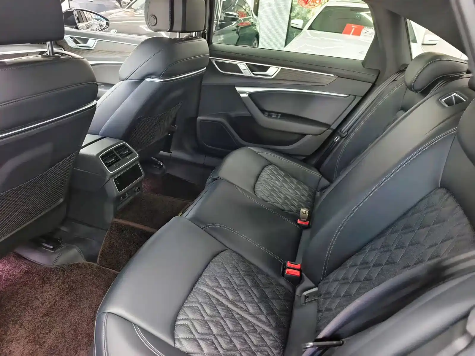 Photo 4 - Audi A6L