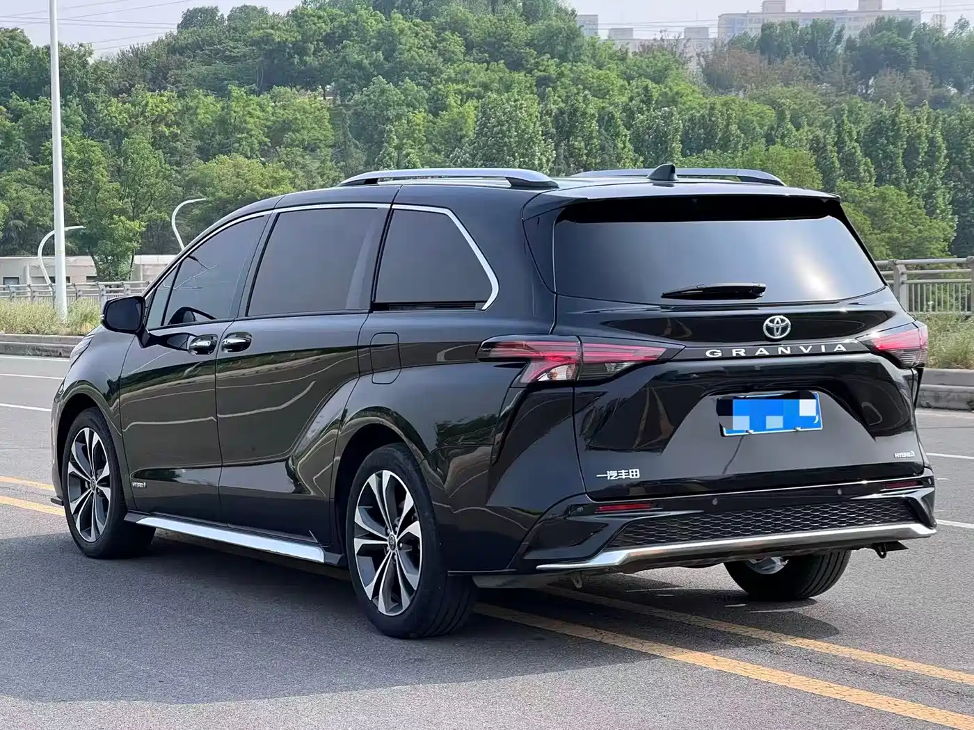 Toyota Granvia 2024 2024 2.5L Hybrid Premium PLUS