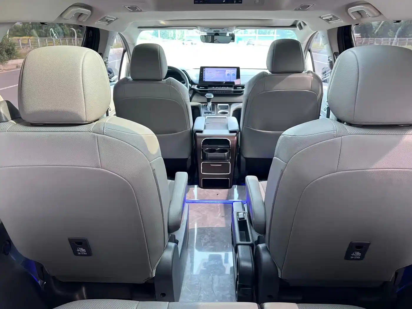 Toyota Granvia 2024 2024 2.5L Hybrid Premium PLUS