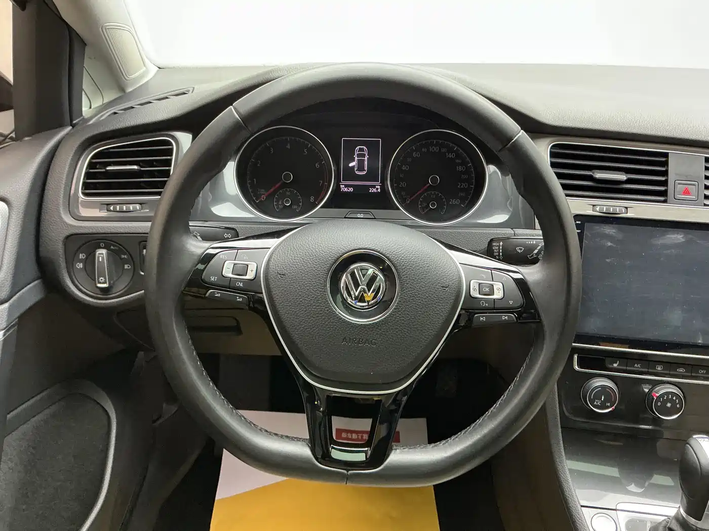 Volkswagen Golf 2017 230TSI Auto Luxury Millionth Anniversary Edition фото 15
