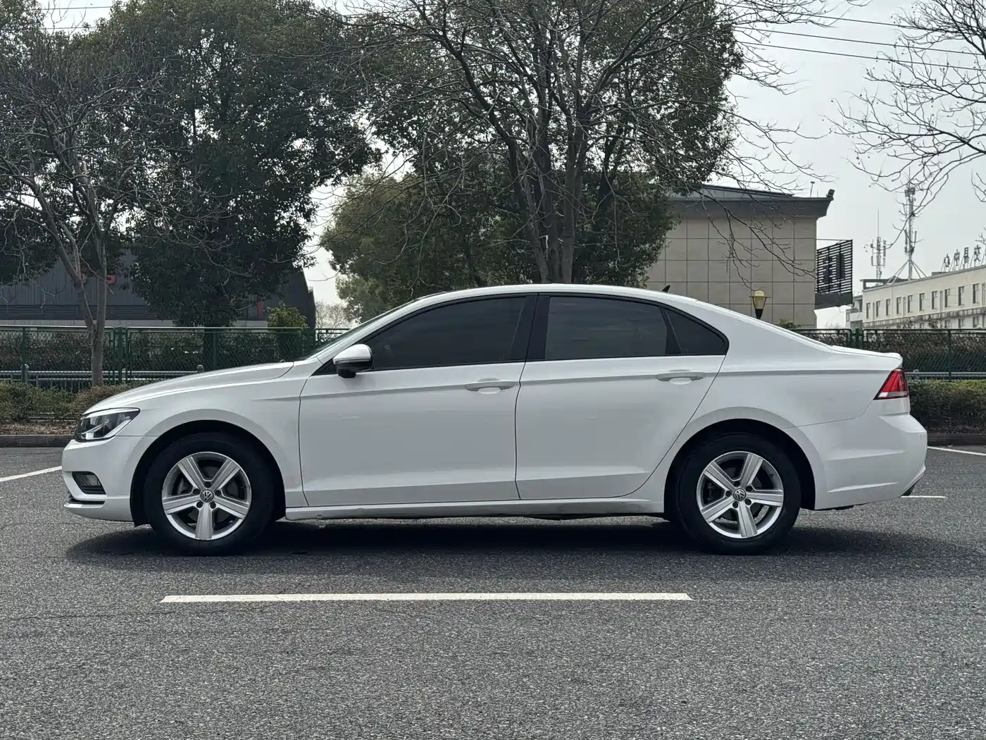 Volkswagen Lamando 2017 230TSI DSG Trend Edition фото 2