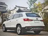Photo 4 - Jetta VS7