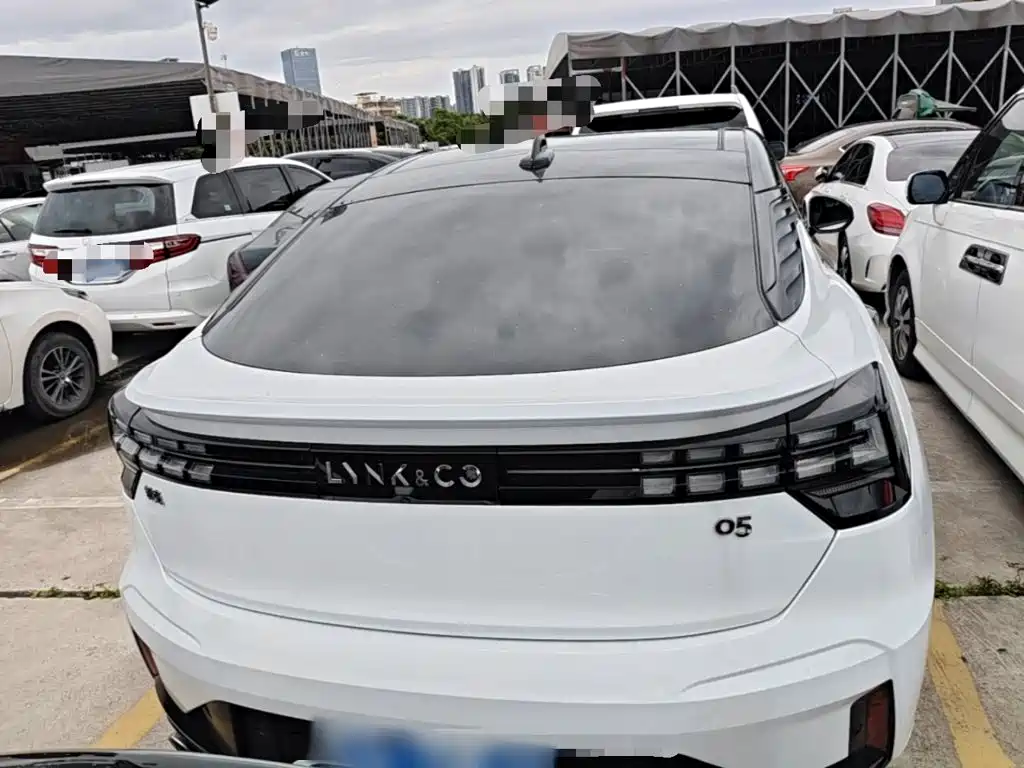 Фото 6 - Lynk & Co 05
