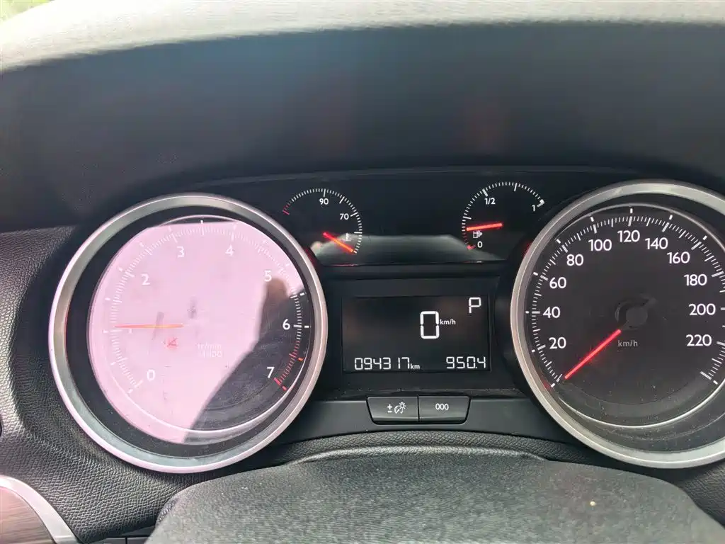 Peugeot 408 2015 Model 1.2T Automatic Luxury Edition фото 5