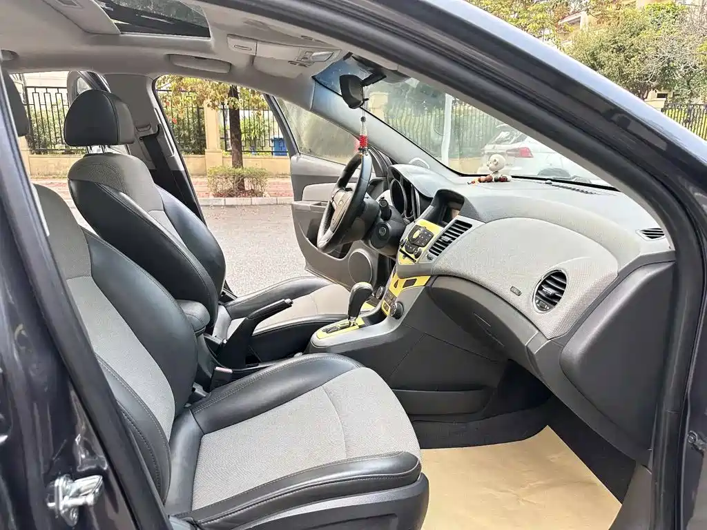 Фото 7 - Chevrolet Cruze