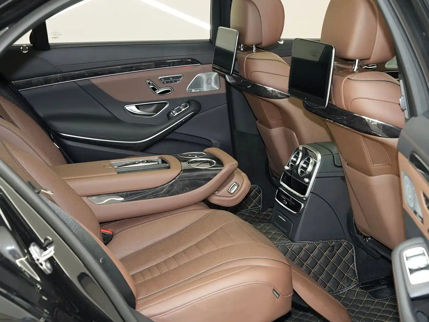 Фото 30 - Mercedes-Benz S-Class