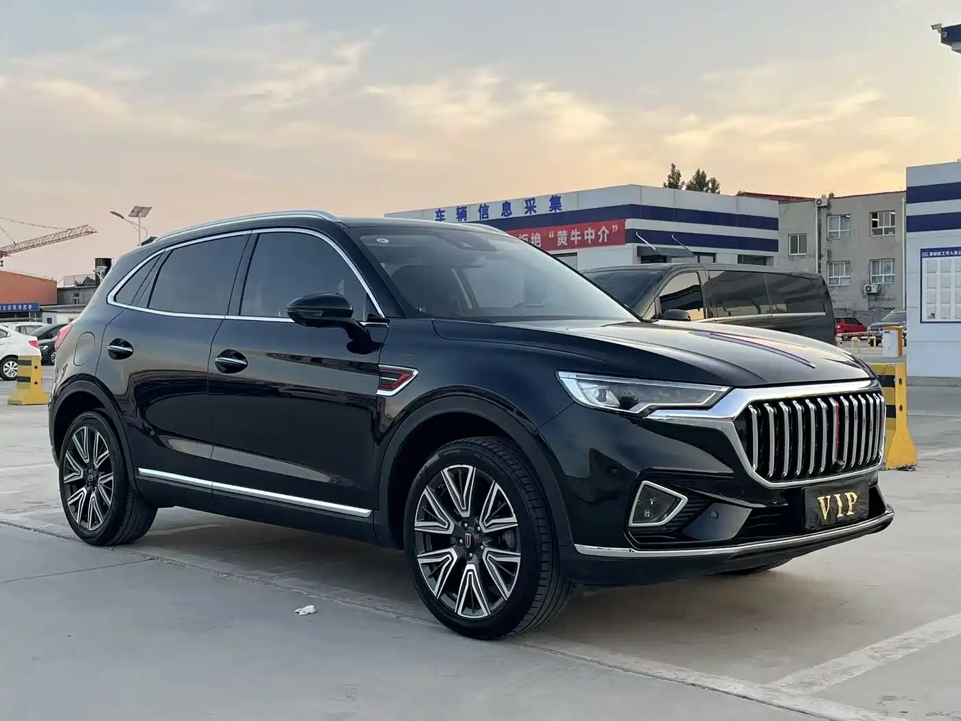 Hongqi HS5 2022 Facelift 2.0T Smart Flag Enjoyment AWD Edition фото 3
