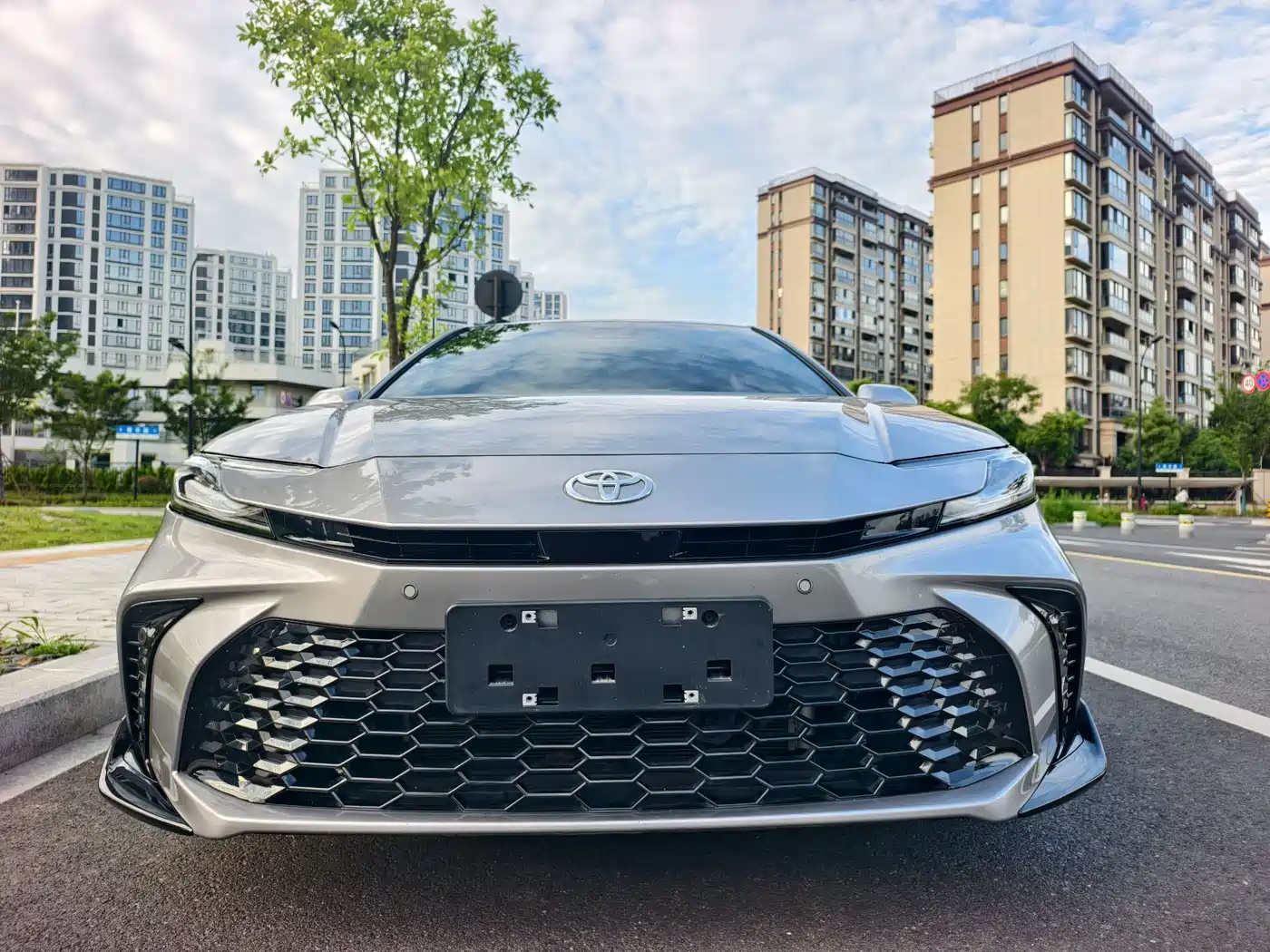 Toyota Camry 2026 Hybrid 2.0HXS Sport Plus Edition фото 2