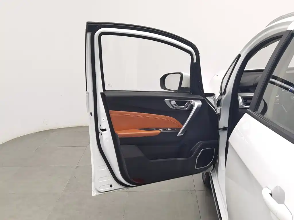 Фото 8 - Geely Vision X3