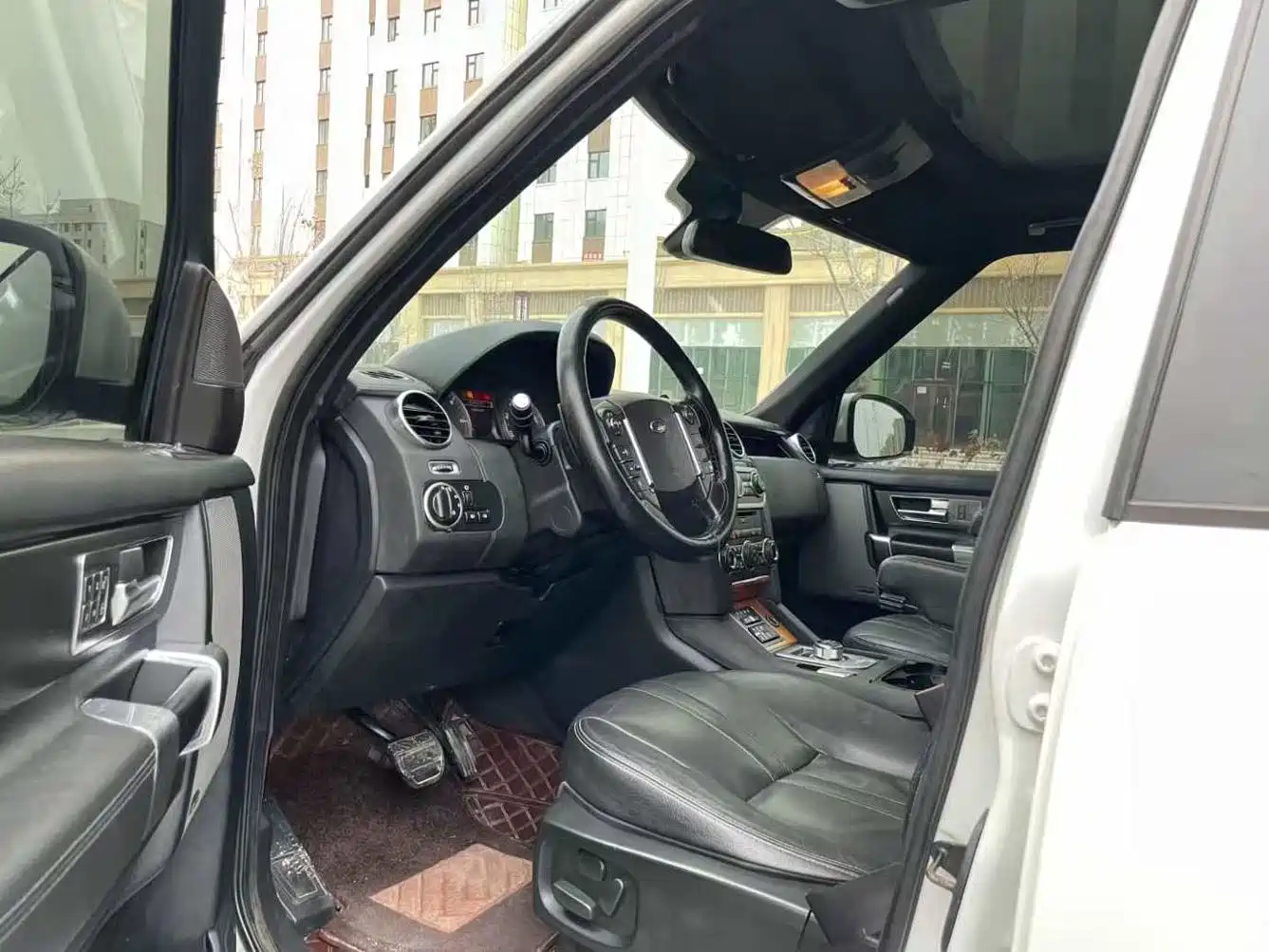 Land Rover Discovery 2015 3.0 SDV6 HSE Diesel фото 4