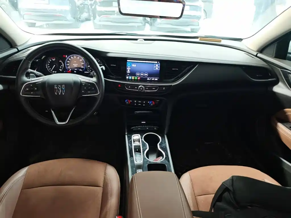 Photo 10 - Buick Regal