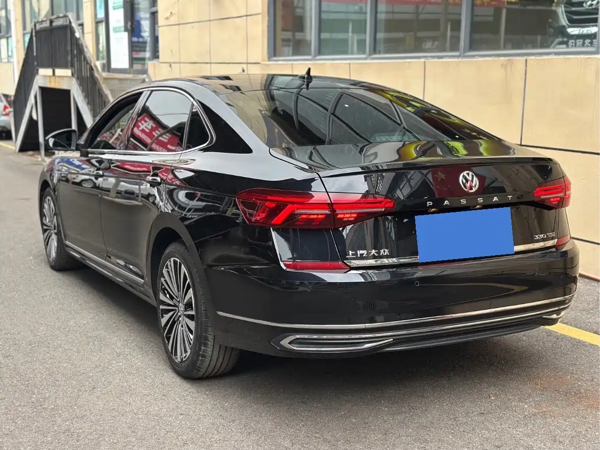Volkswagen Passat 2021 Model 330TSI Luxury Edition фото 14