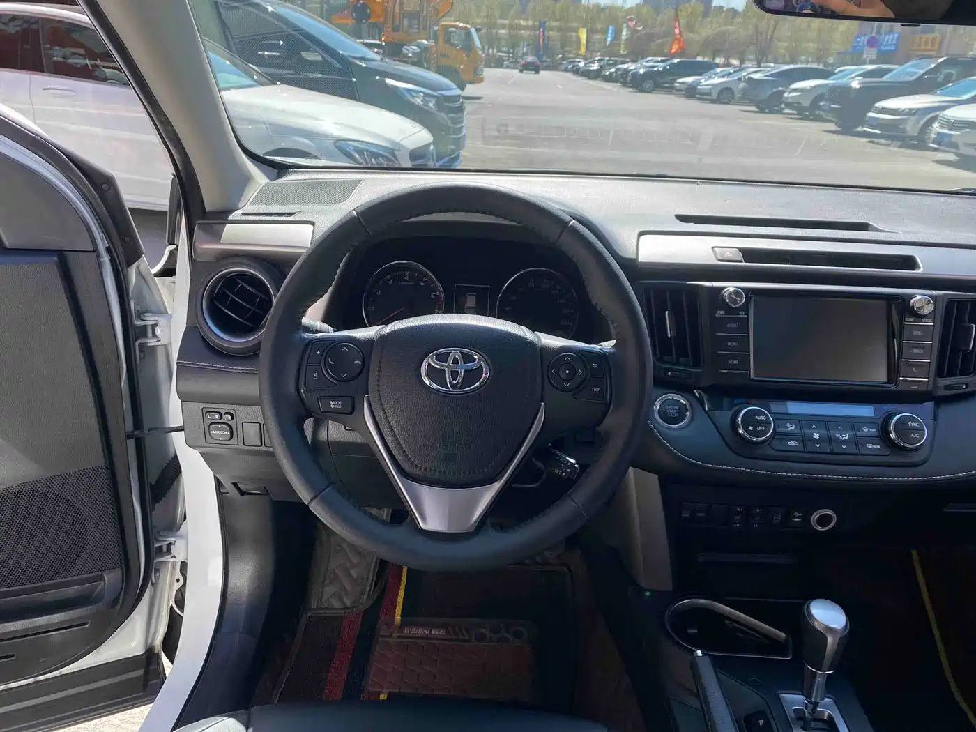 Toyota RAV4 Rongfang 2019 2.0L CVT 2WD Zhishang Edition China VI фото 8
