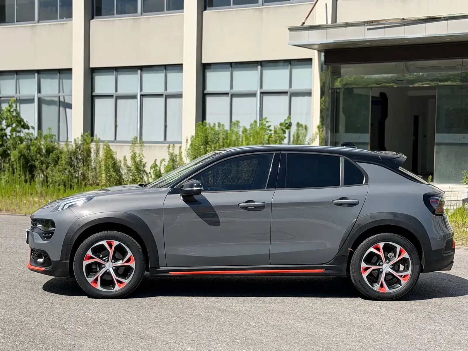 Photo 7 - Lynk & Co 02