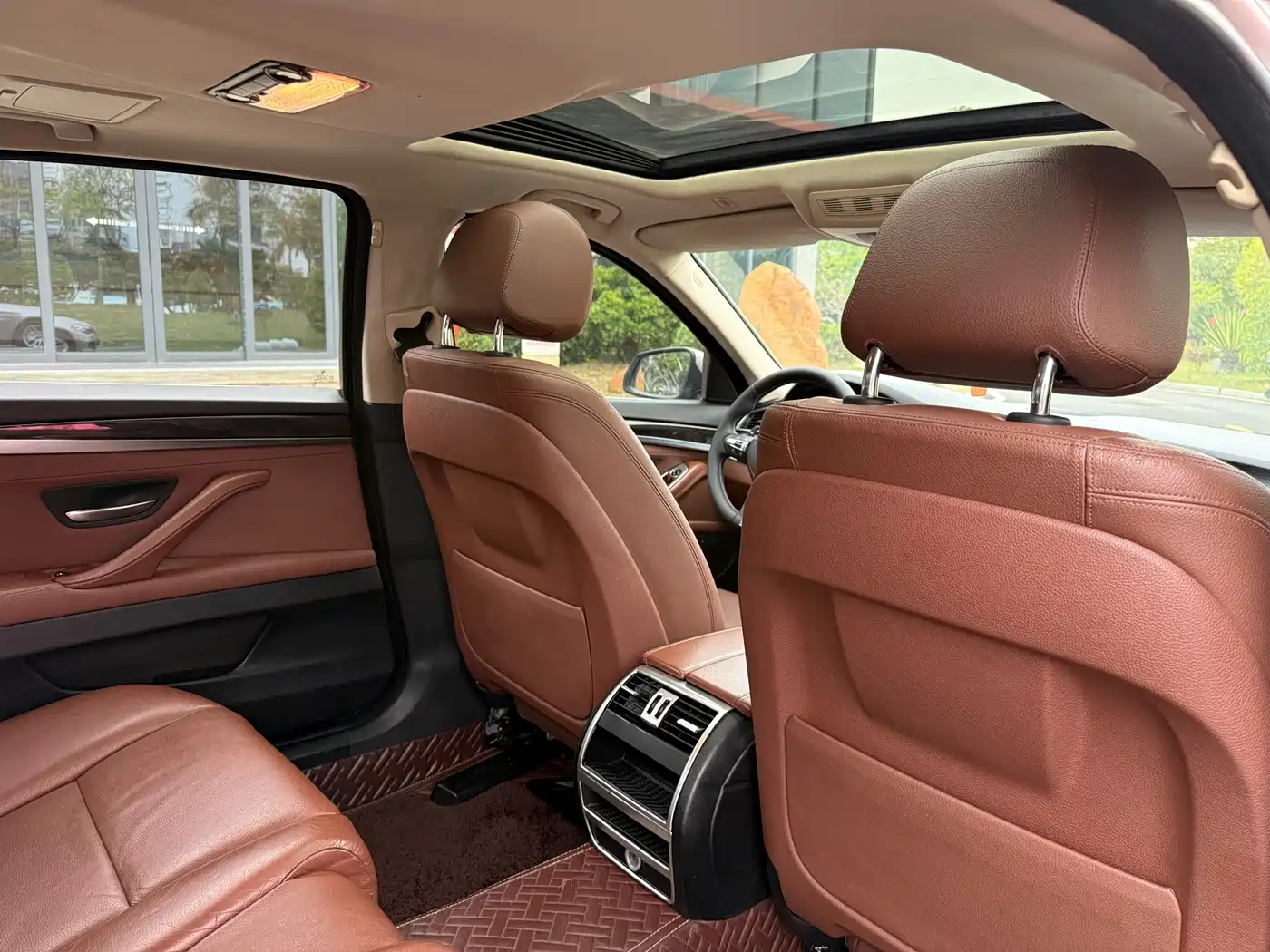 BMW 5 Series 2014 525Li Leading фото 17