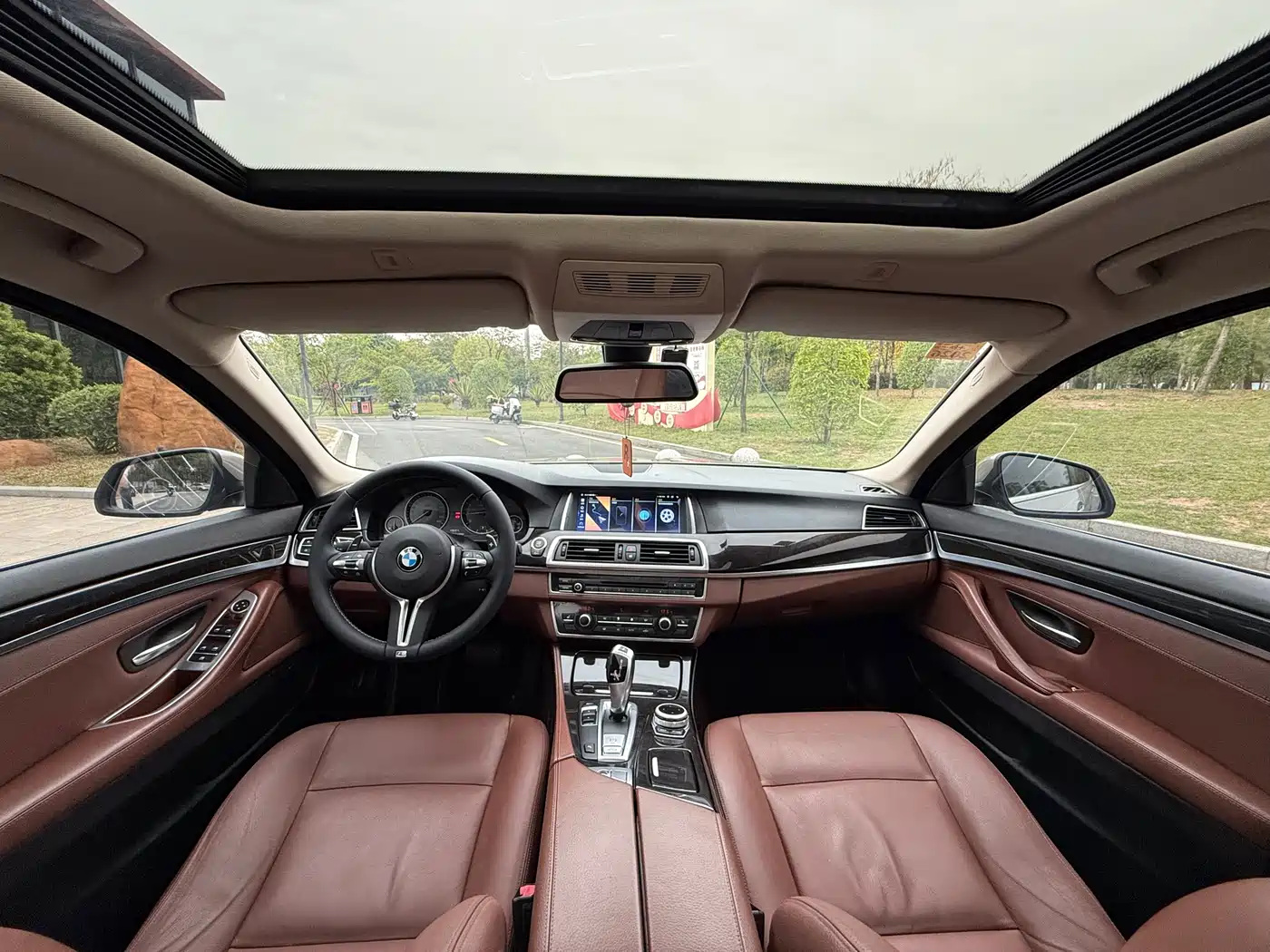 BMW 5 Series 2014 525Li Leading фото 19