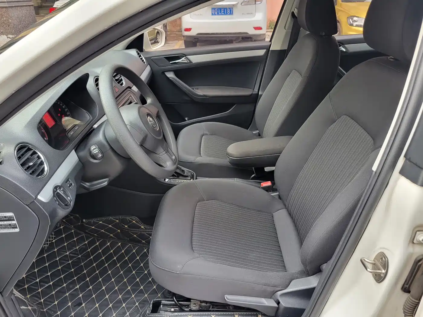 Фото 8 - Volkswagen Jetta