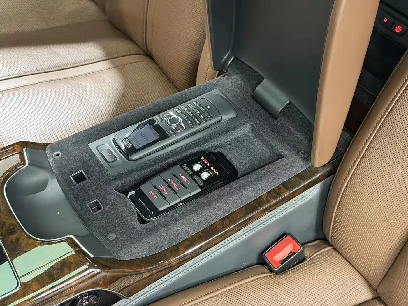 Photo 8 - Audi A8
