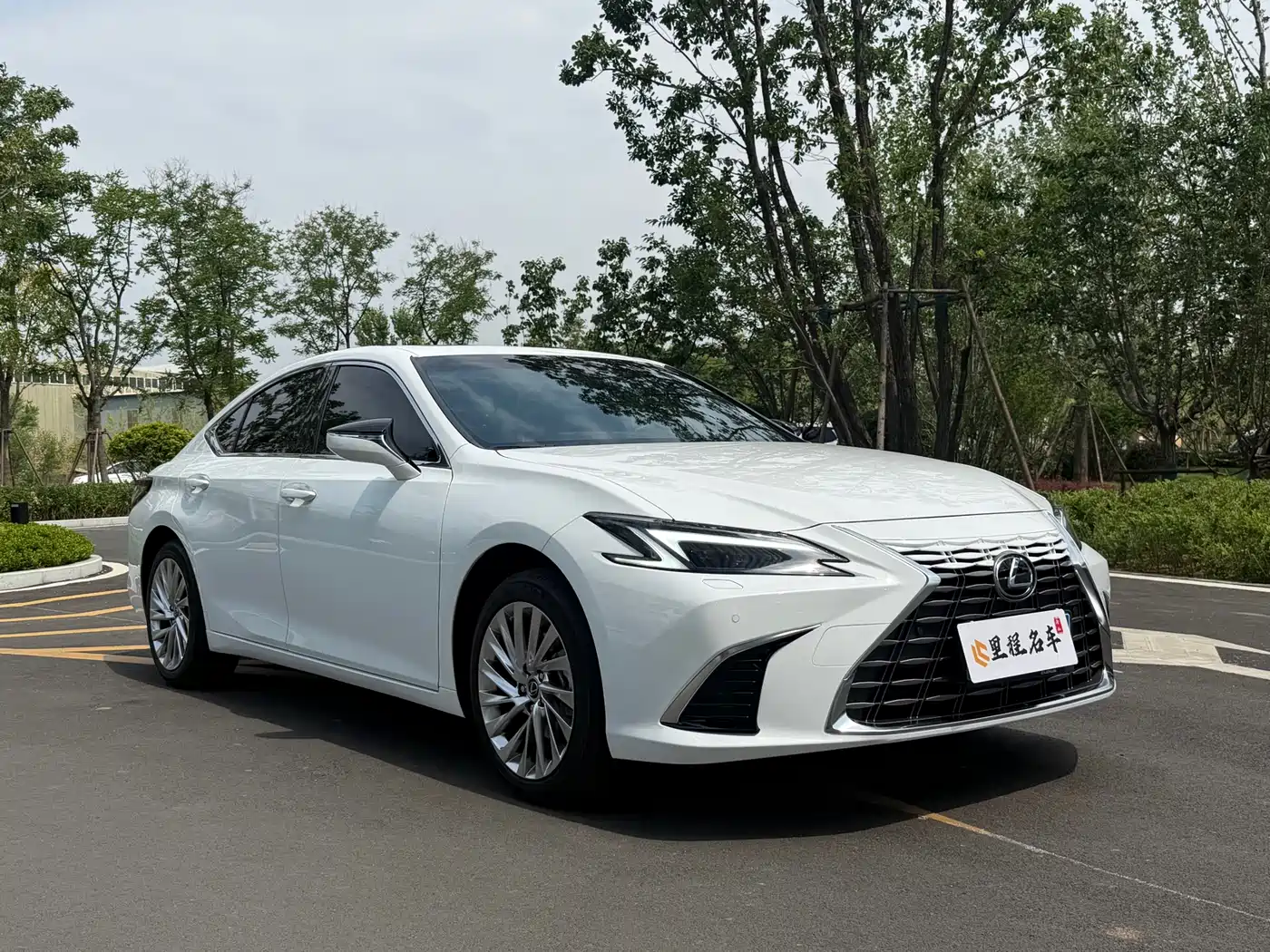 Lexus ES 2026 2025 200 Ultimate Edition