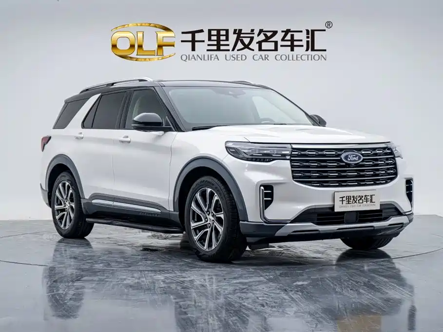 Photo 3 - Ford Explorer