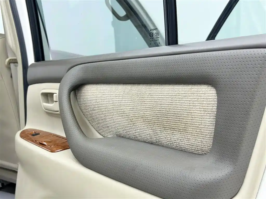 Toyota Land Cruiser 2005 Model 4.7L Automatic GX-R Luxury DVD Edition фото 12