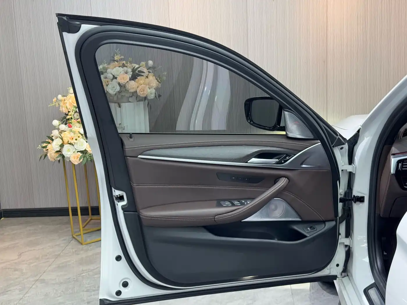 BMW 5 Series 2021 530Li Leading M Sport Package фото 17