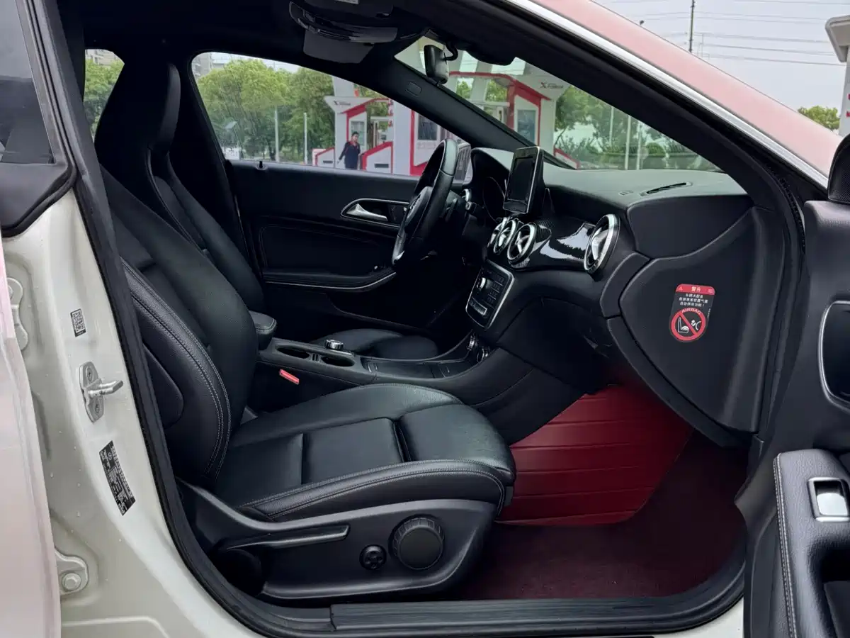 Mercedes-Benz CLA (Import) 2016 CLA 200 Fashion фото 11