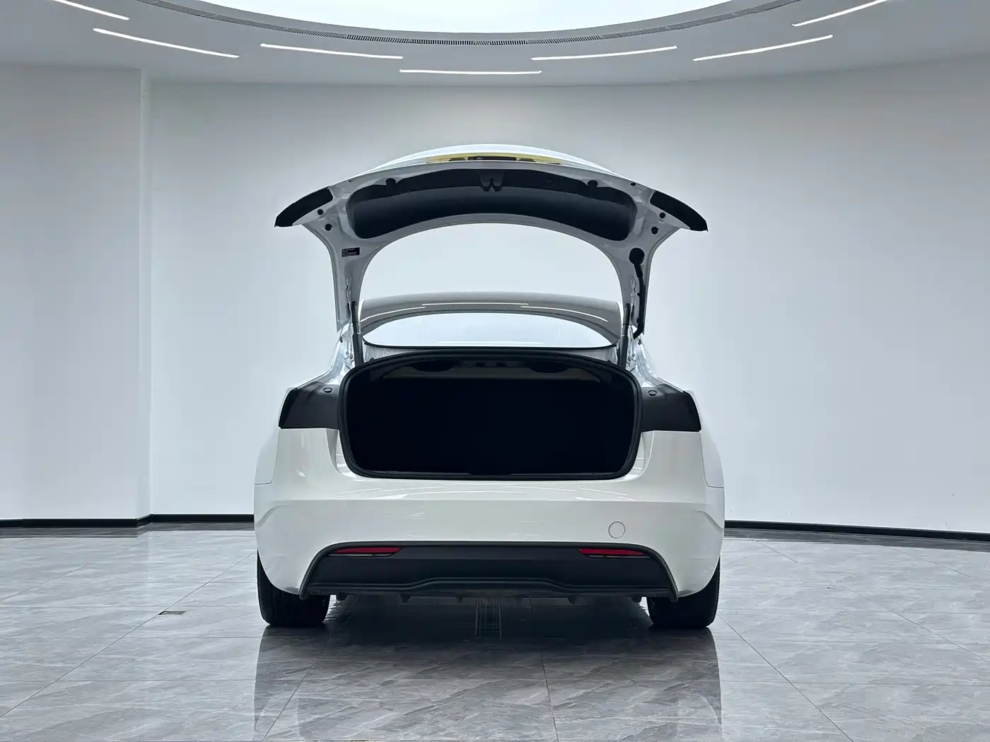 Tesla Model 3 2026 2025 Model Year Facelift Rear-Wheel Drive