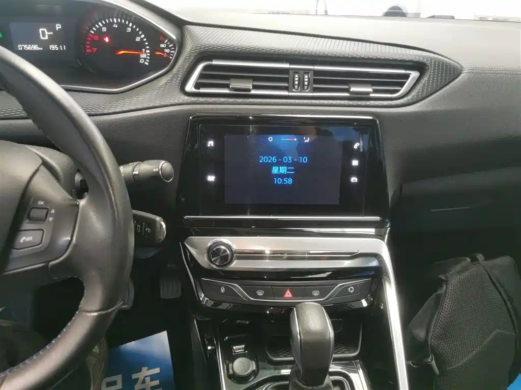 Peugeot 308 2018 1.6L Auto Luxury Edition фото 13