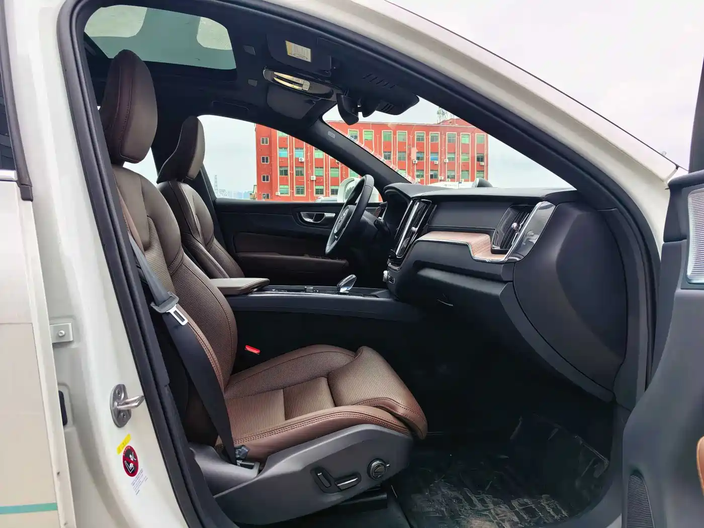 Volvo XC60 Plug-in Hybrid 2024 2025 Plug-in Hybrid Long Range AWD Zhiya Luxury Edition