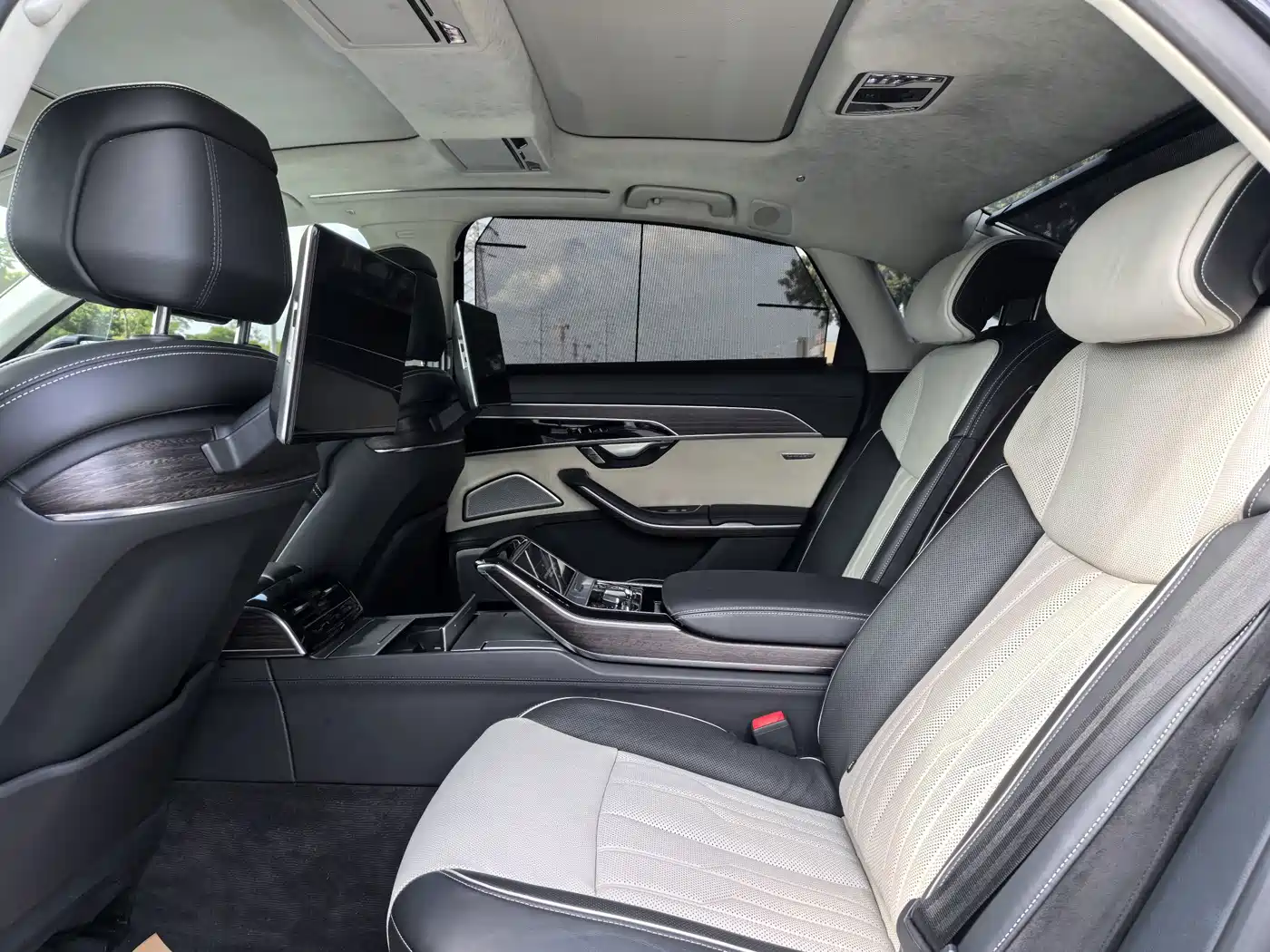 Фото 13 - Audi A8
