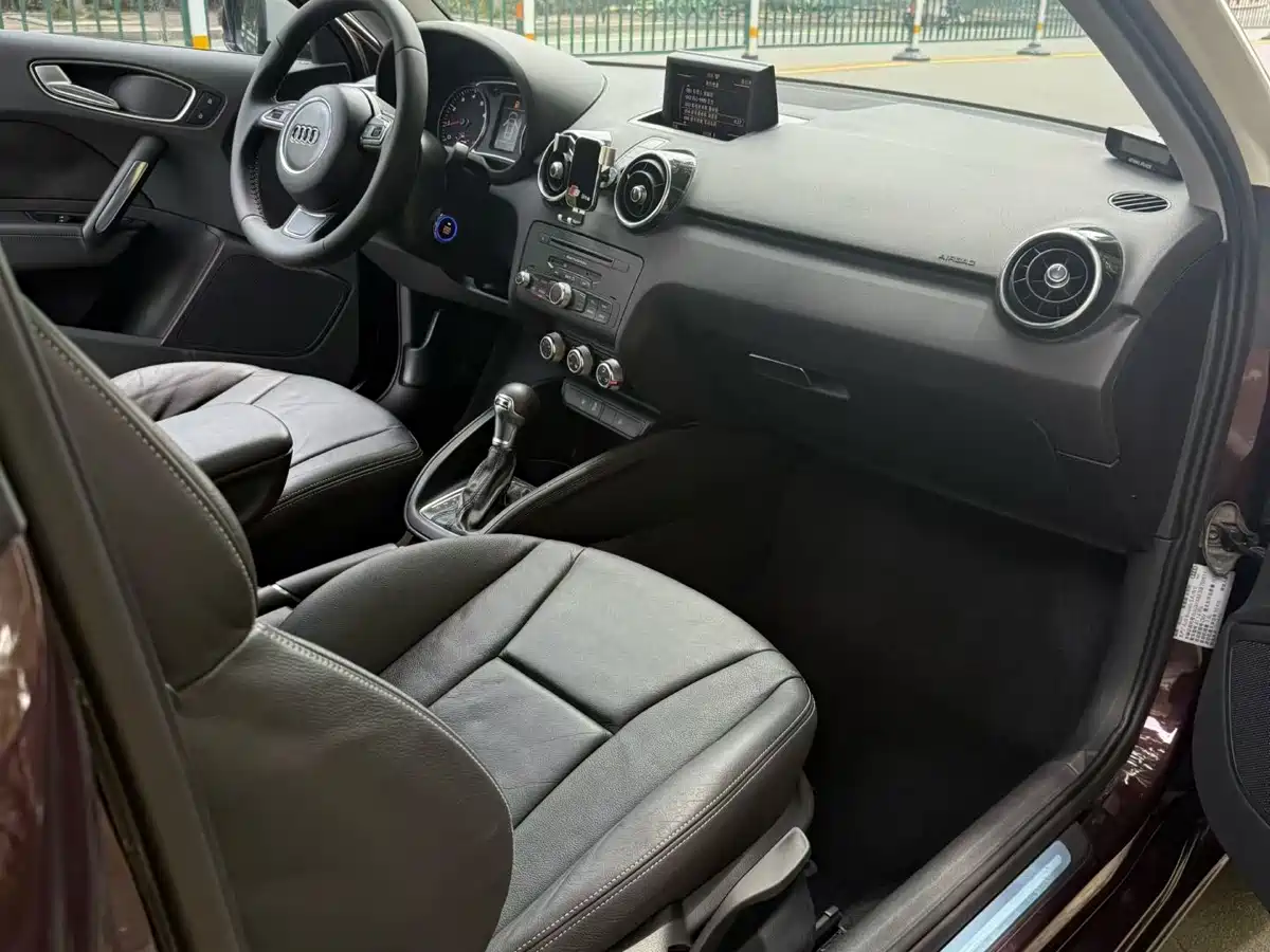 Audi A1 2015 2014 30 TFSI Comfort