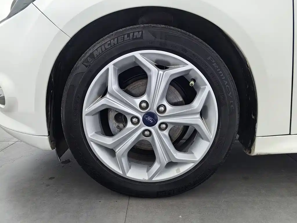 Ford Focus 2015 2012 Hatchback 2.0L Automatic Luxury Sport