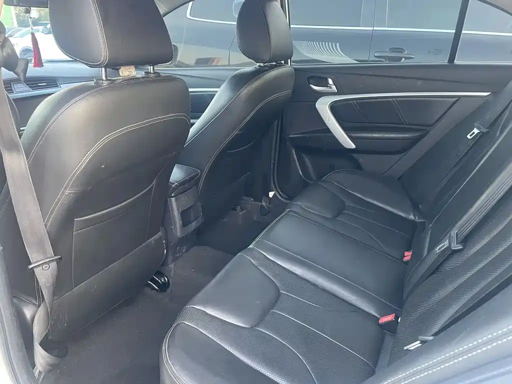 Фото 6 - Geely Emgrand