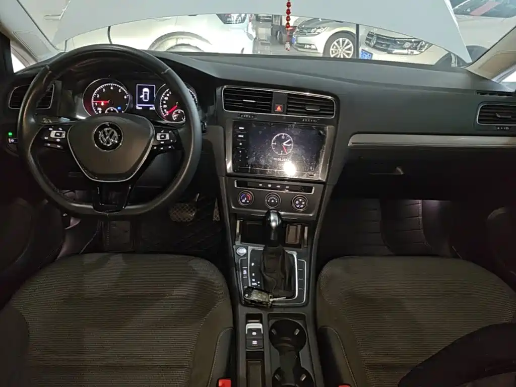 Фото 10 - Volkswagen Golf