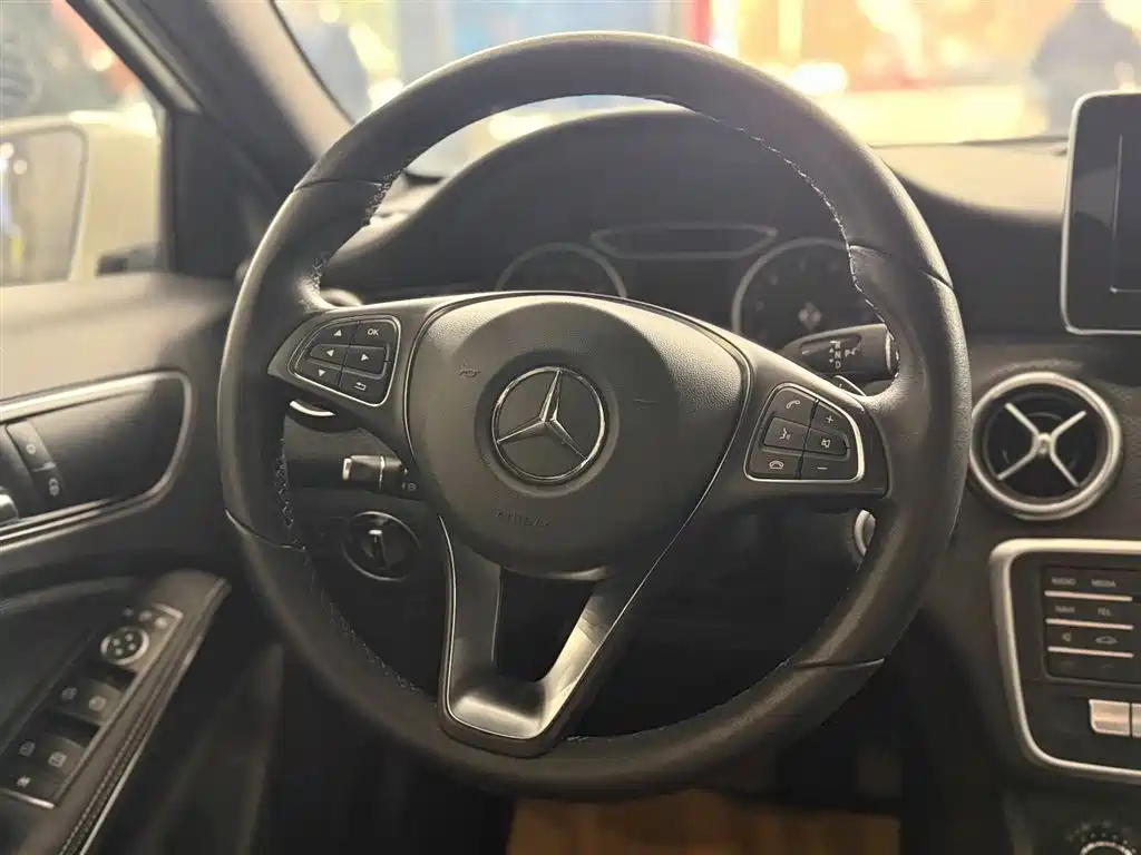 Mercedes-Benz A-Class (Import) 2017 Facelift A 200 Dynamic фото 16