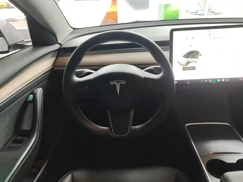 Фото 11 - Tesla Model 3