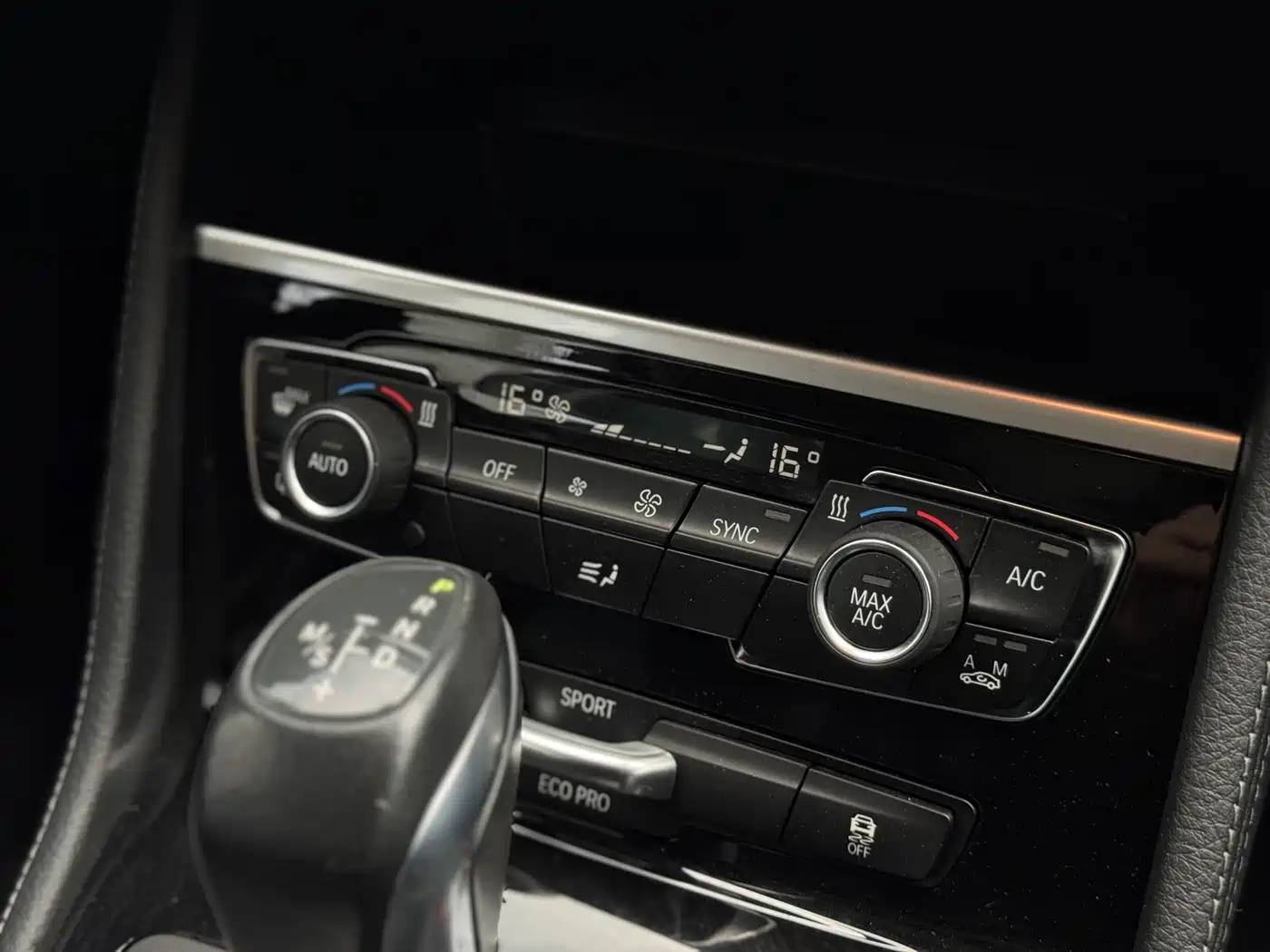BMW 2 Series Touring 2016 218i Sport Design Package фото 11