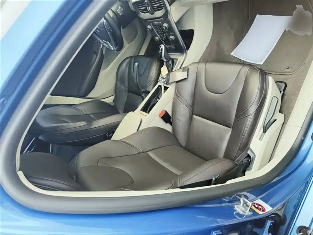Фото 25 - Volvo V40