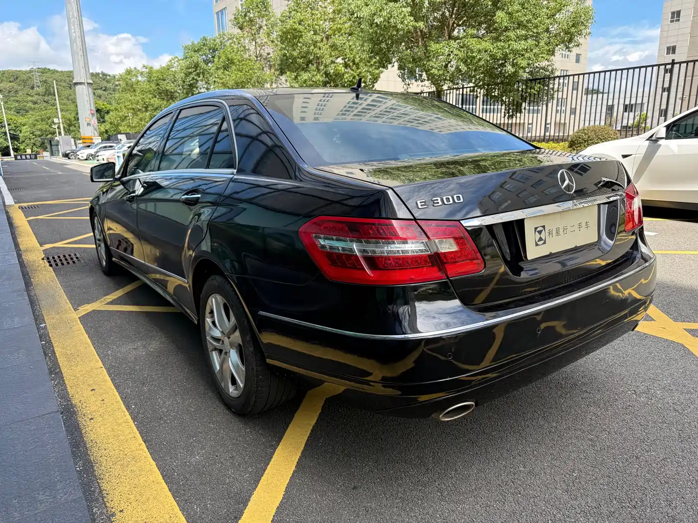 Mercedes-Benz E-Class 2011 2011 E 300 L Fashion Premium