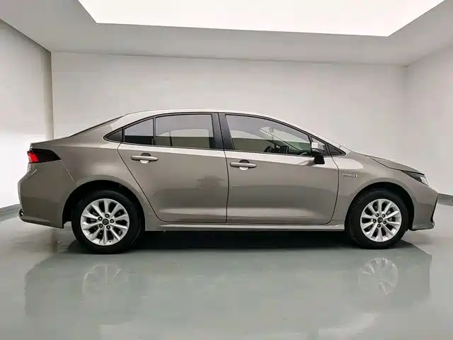 Toyota Corolla 2021 Hybrid 1.8L E-CVT Elite Edition фото 18