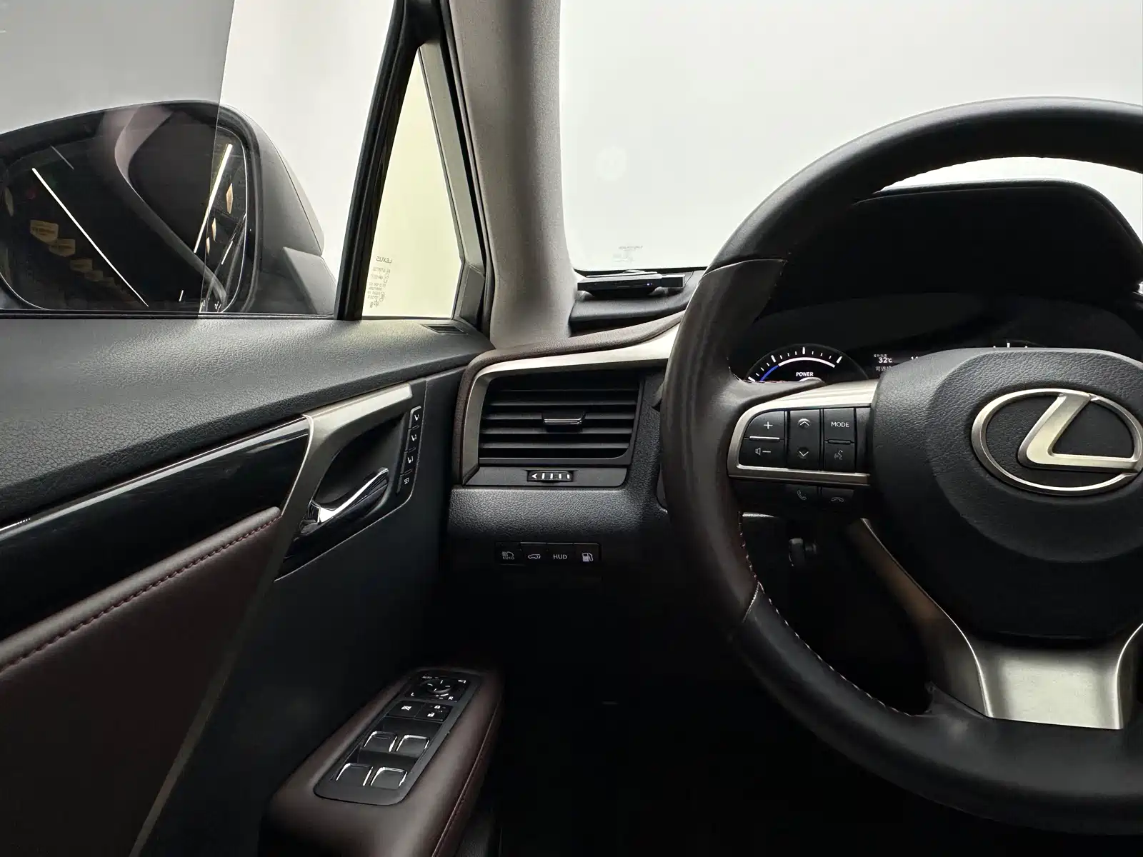 Фото 20 - Lexus RX