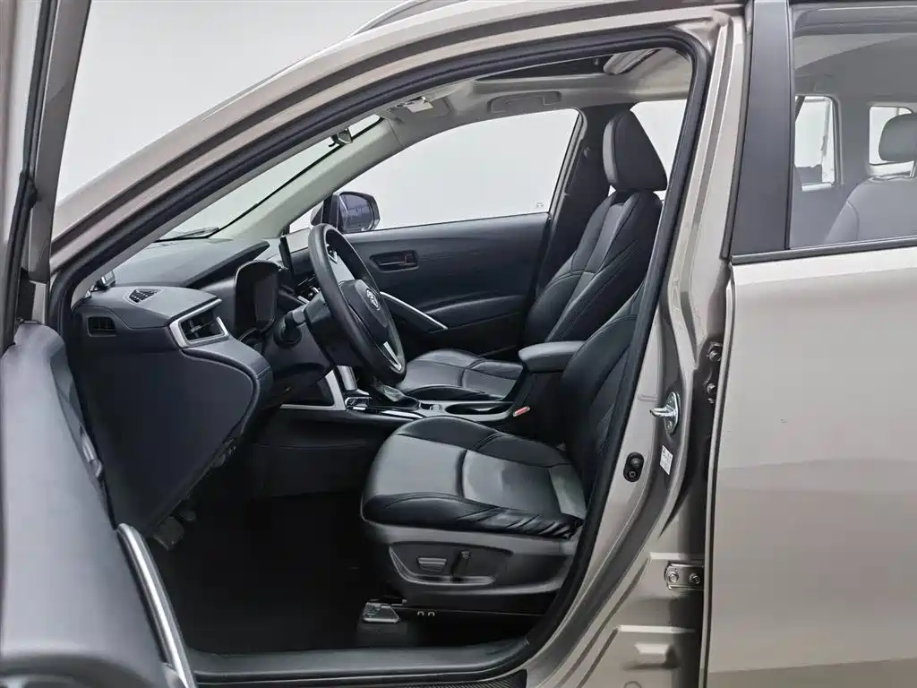 Toyota Frontlander 2023 2.0L CVT Luxury Edition фото 19