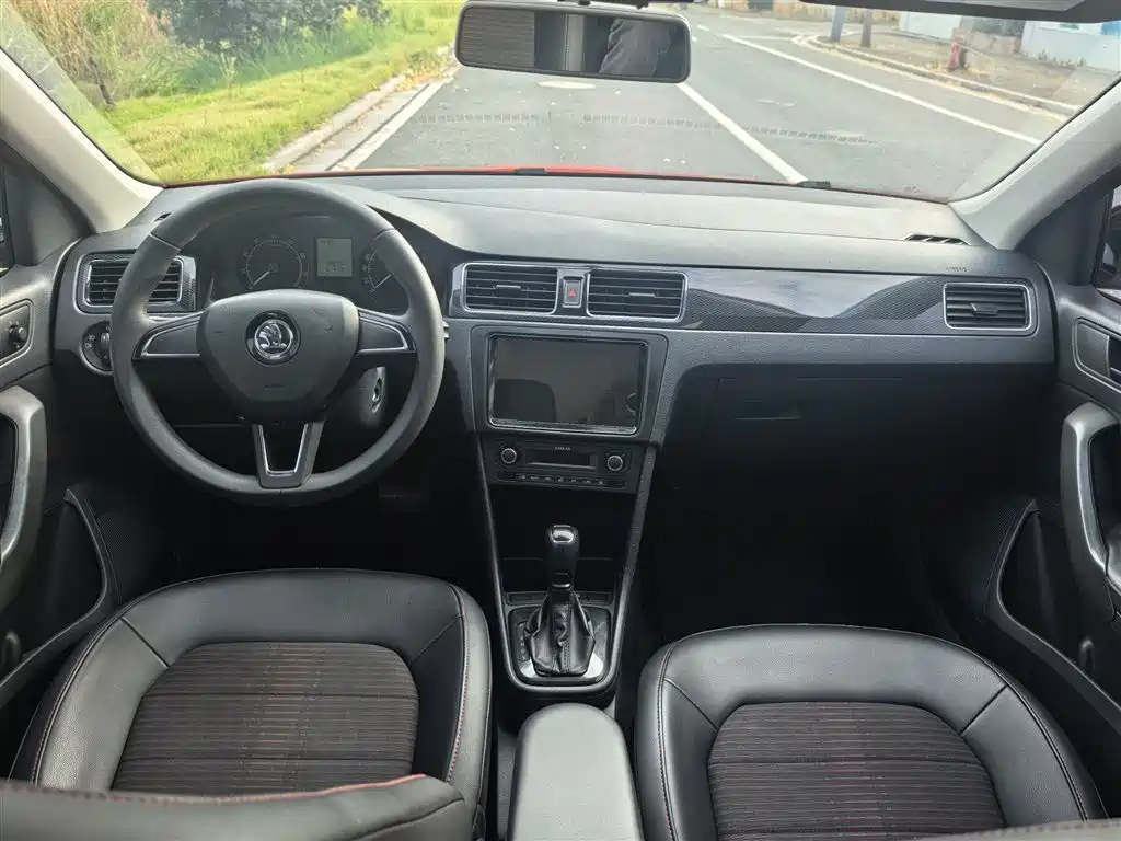 Škoda Skoda Rapid Spaceback 2016 Facelift 1.6L Automatic Smart Edition фото 25