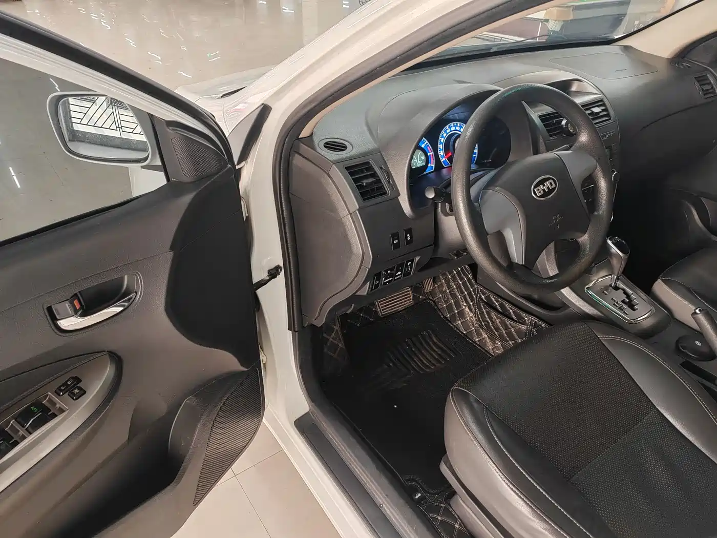 BYD L3 2015 Energy-saving Edition 1.5L Automatic Comfort фото 8