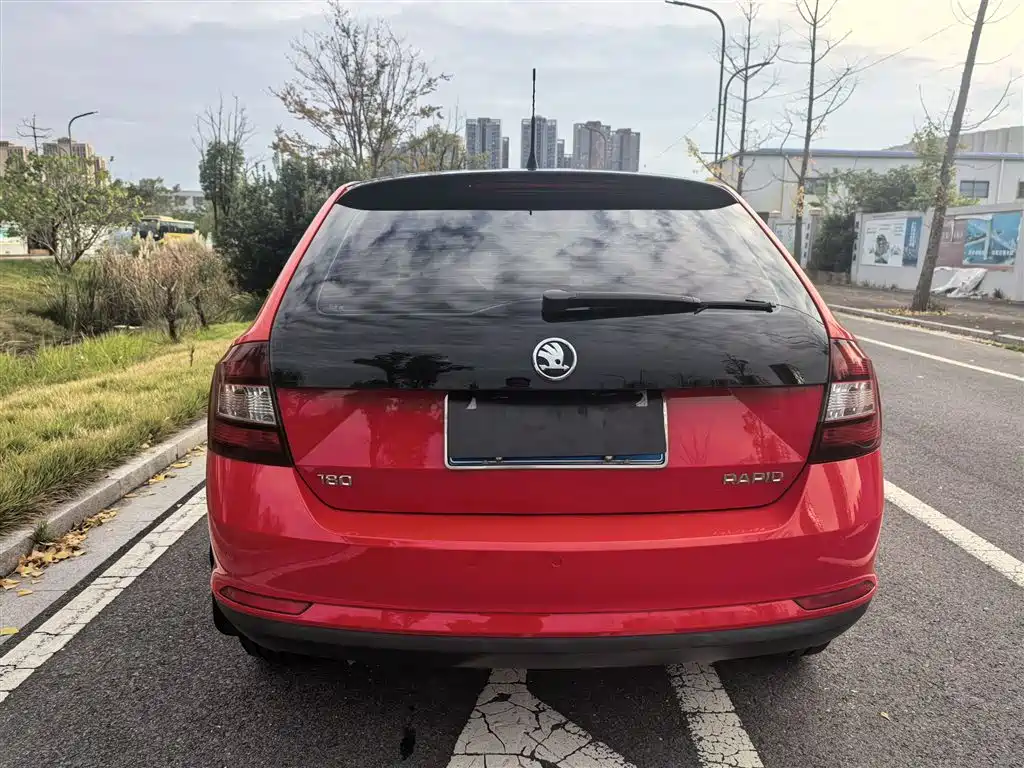 Škoda Skoda Rapid Spaceback 2016 Facelift 1.6L Automatic Smart Edition фото 16