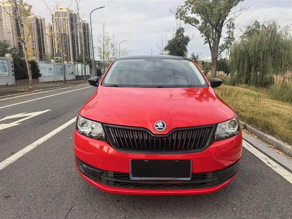 Škoda Skoda Rapid Spaceback 2016 Facelift 1.6L Automatic Smart Edition фото 11
