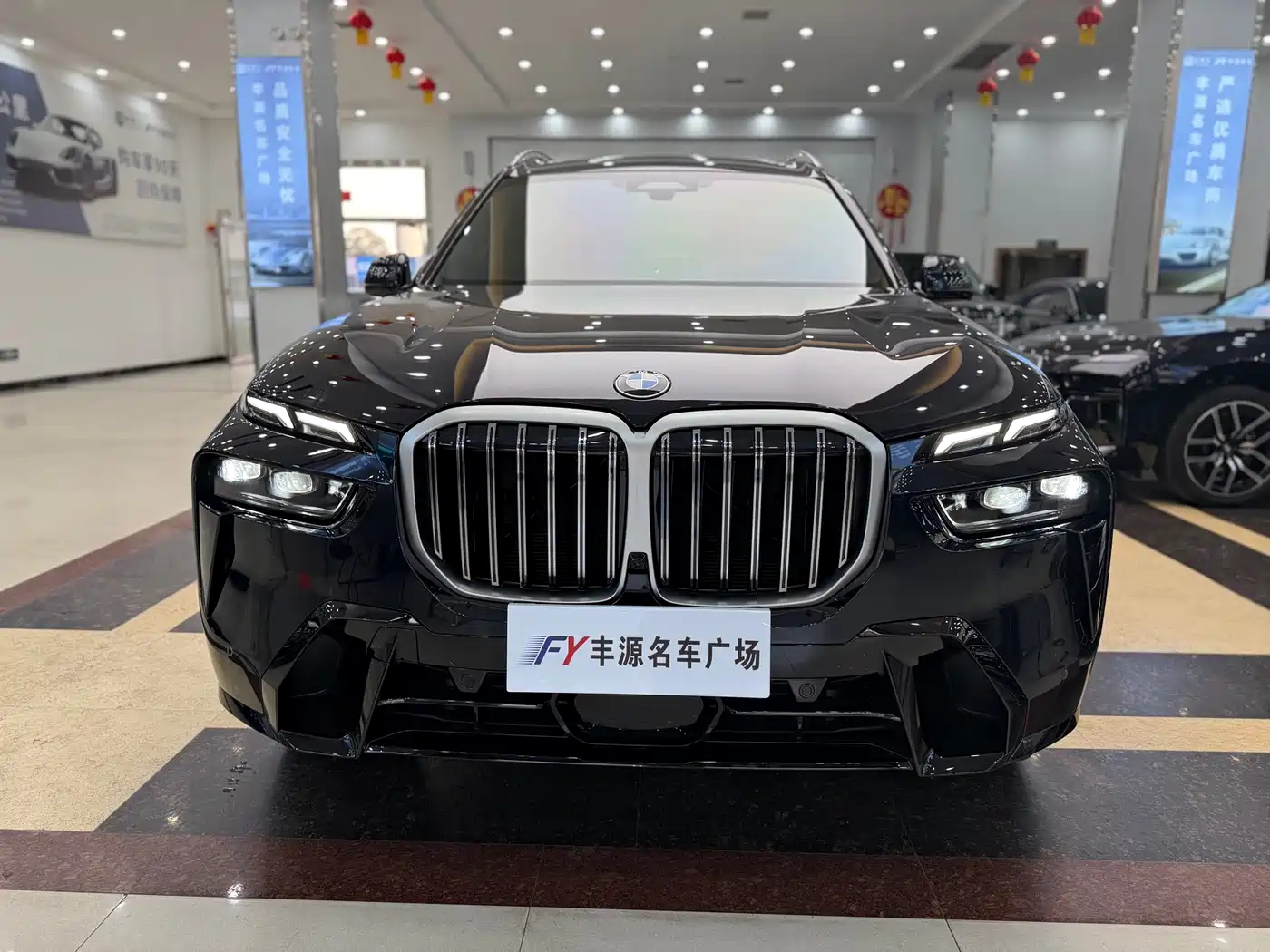 Photo 2 - BMW X7