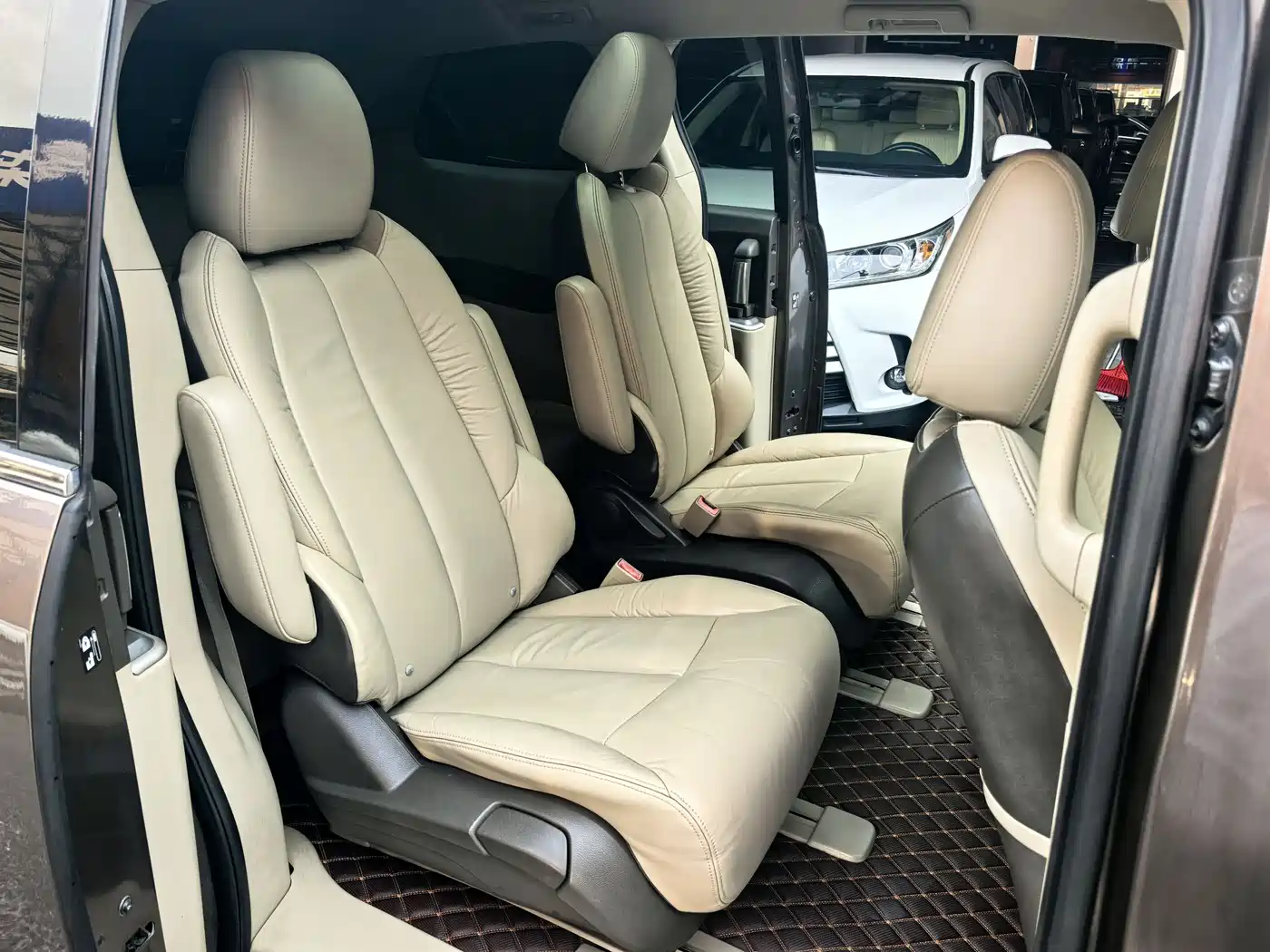 Buick GL8 2013 2.4L LT Luxury Business Executive Edition фото 13