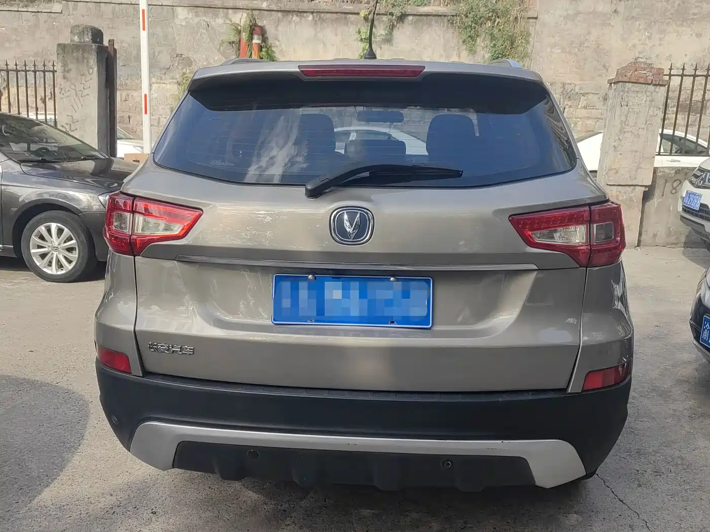 Фото 12 - Changan CS75